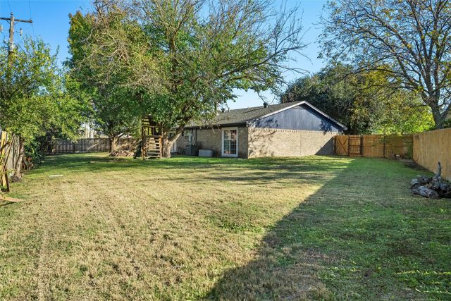 1133 Park Center Court, Saginaw, TX 76179