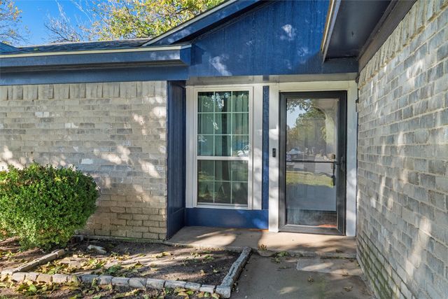 1133 Park Center Court, Saginaw, TX 76179