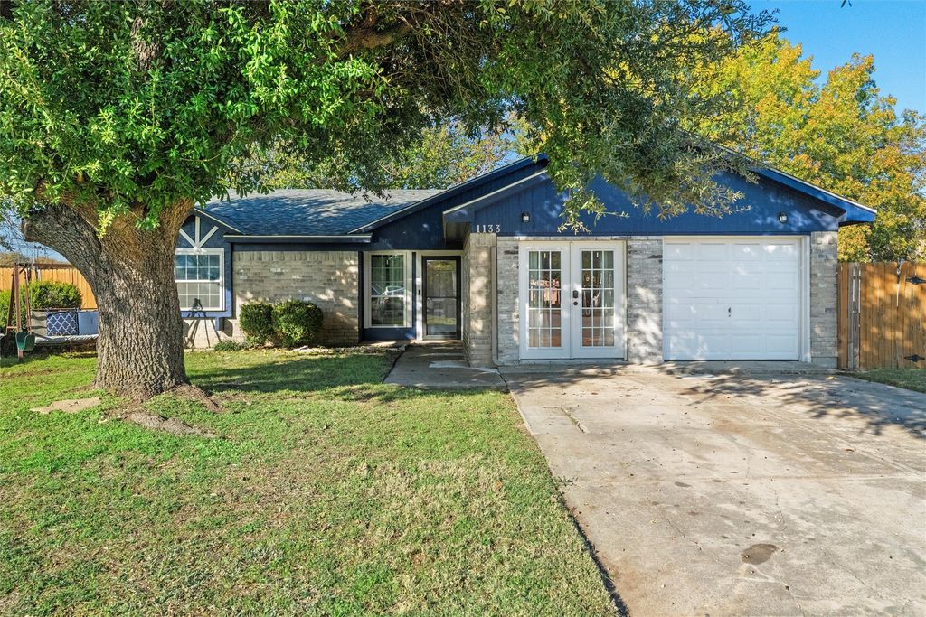 1133 Park Center Court, Saginaw, TX 76179