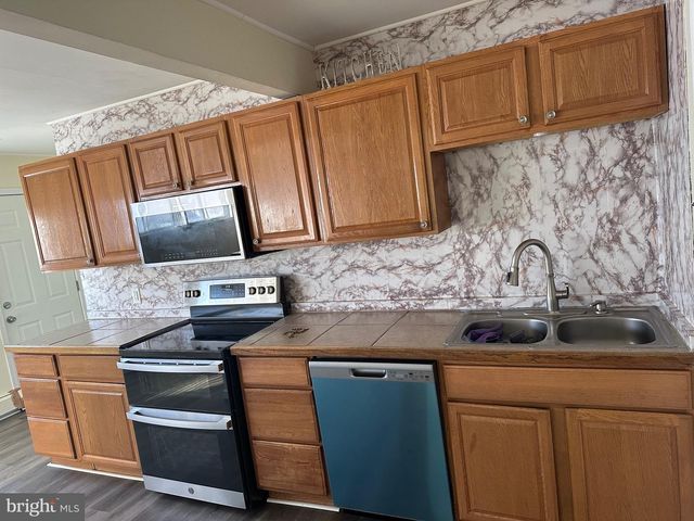 18 VICTORIA LN, Levittown, PA 19054