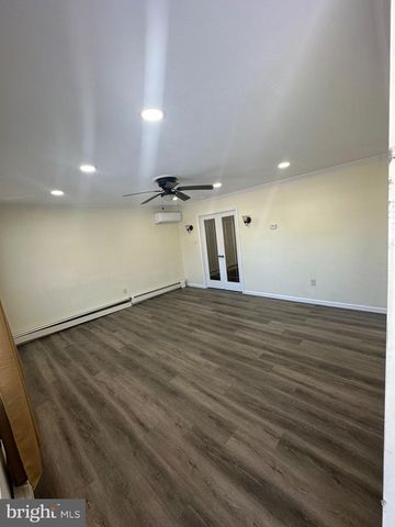 18 VICTORIA LN, Levittown, PA 19054