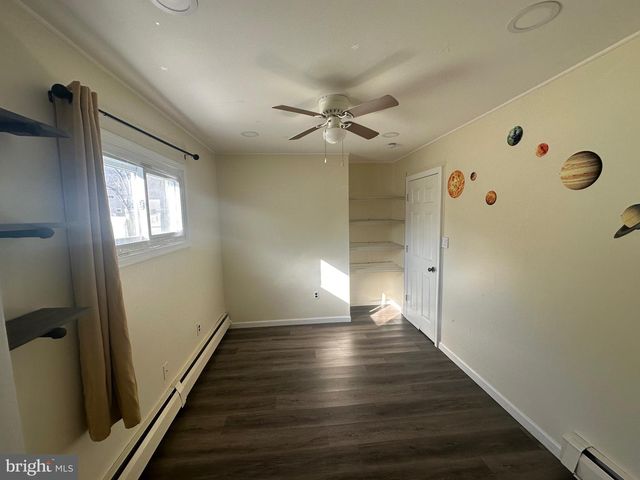 18 VICTORIA LN, Levittown, PA 19054