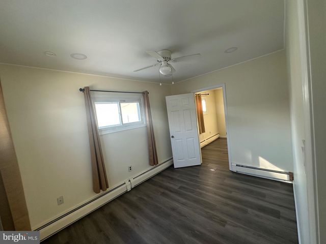 18 VICTORIA LN, Levittown, PA 19054