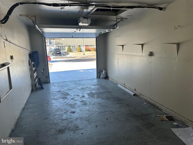 18 VICTORIA LN, Levittown, PA 19054