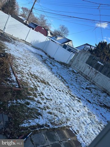 18 VICTORIA LN, Levittown, PA 19054