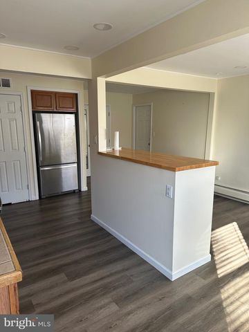 18 VICTORIA LN, Levittown, PA 19054