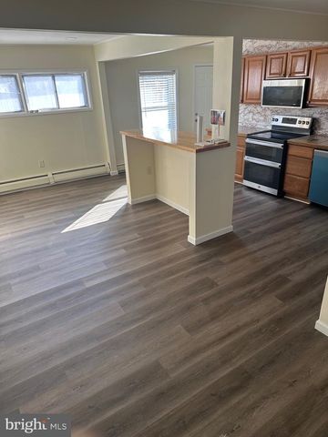 18 VICTORIA LN, Levittown, PA 19054