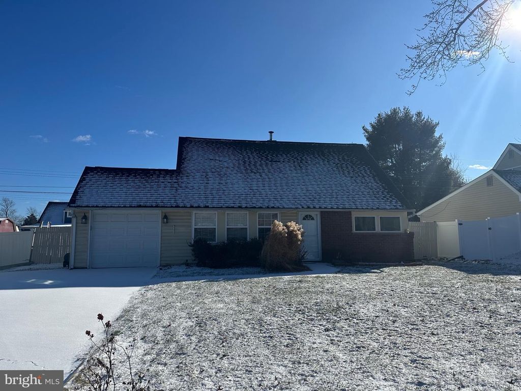 18 VICTORIA LN, Levittown, PA 19054