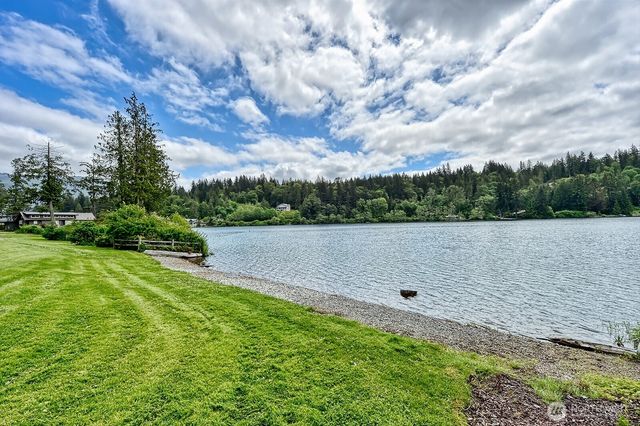 990 Lake Whatcom Boulevard #11, Sedro Woolley, WA 98284
