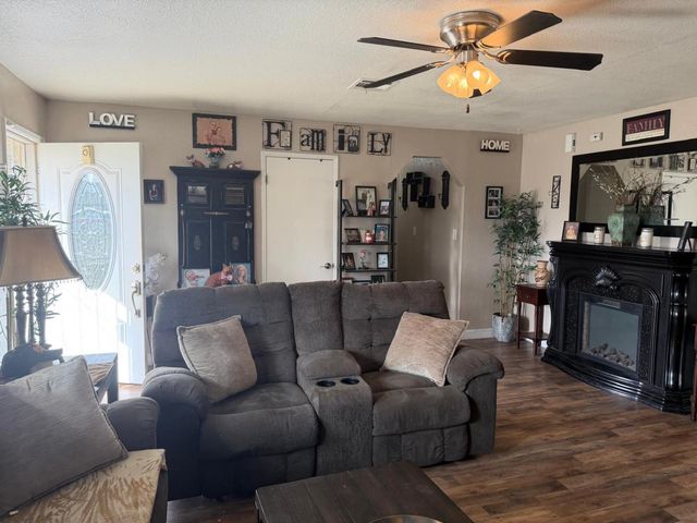 5109 Center Ave, Empire, CA 95319