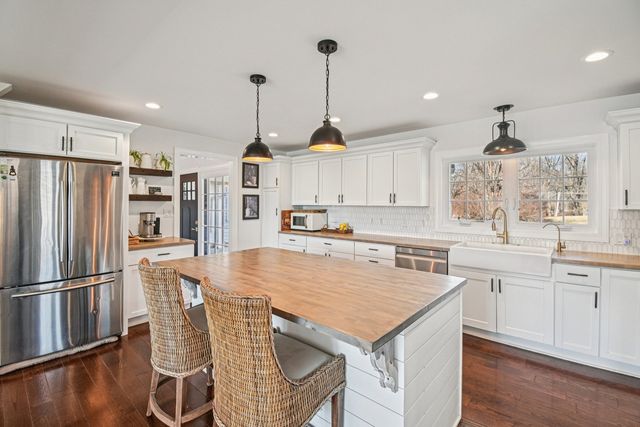 708 S Rose Farm Road, Woodstock, IL 60098