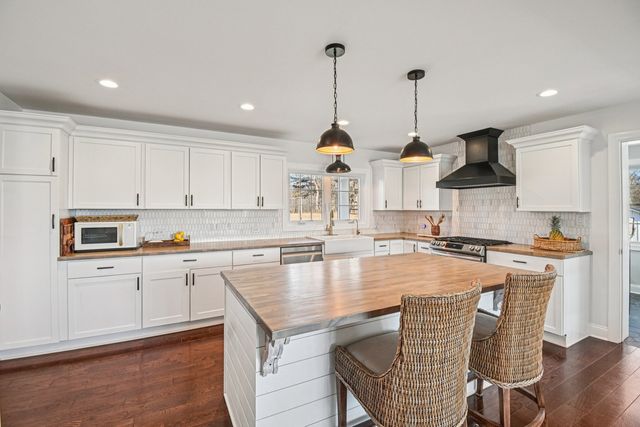 708 S Rose Farm Road, Woodstock, IL 60098