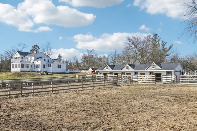 708 S Rose Farm Road, Woodstock, IL 60098