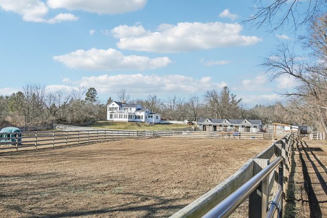 708 S Rose Farm Road, Woodstock, IL 60098