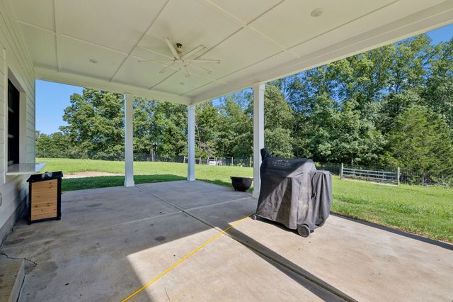3393 Slayden Marion Rd, Cumberland Furnace, TN 37051