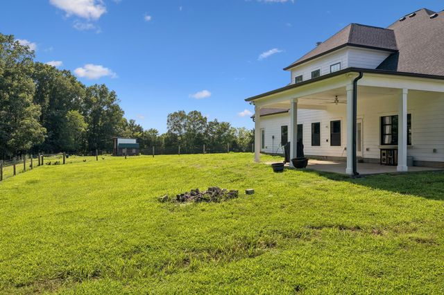 3393 Slayden Marion Rd, Cumberland Furnace, TN 37051