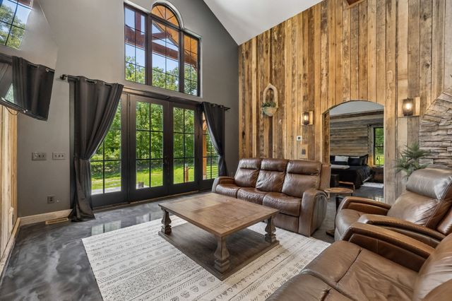 3393 Slayden Marion Rd, Cumberland Furnace, TN 37051