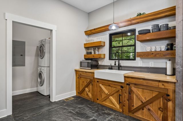 3393 Slayden Marion Rd, Cumberland Furnace, TN 37051