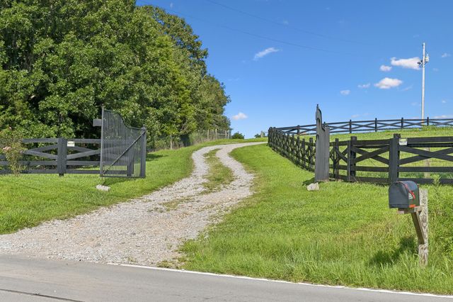 3393 Slayden Marion Rd, Cumberland Furnace, TN 37051
