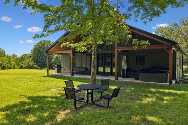 3393 Slayden Marion Rd, Cumberland Furnace, TN 37051