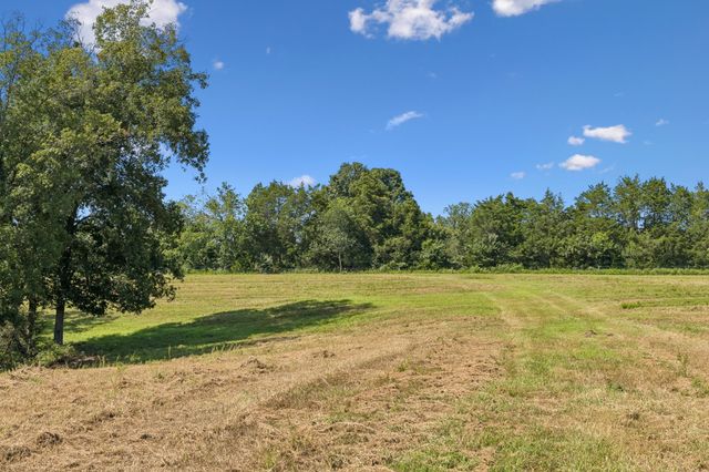 3393 Slayden Marion Rd, Cumberland Furnace, TN 37051