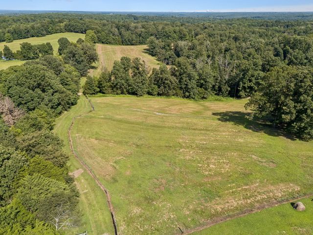 3393 Slayden Marion Rd, Cumberland Furnace, TN 37051