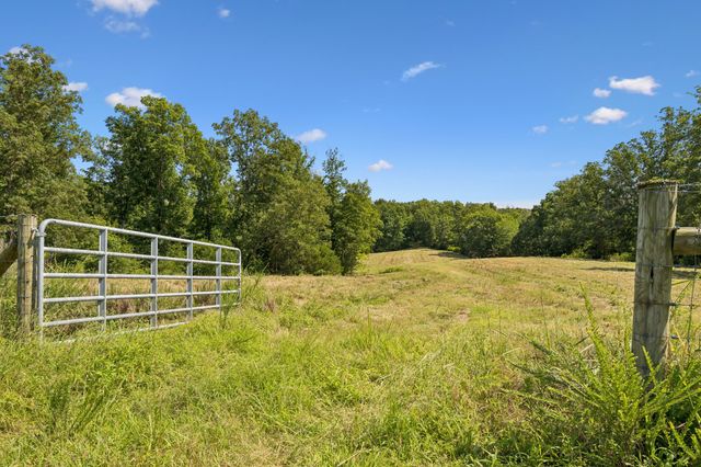 3393 Slayden Marion Rd, Cumberland Furnace, TN 37051