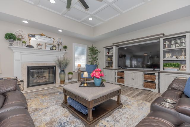 4522 Ivy Glenn Drive, Newburgh, IN 47630