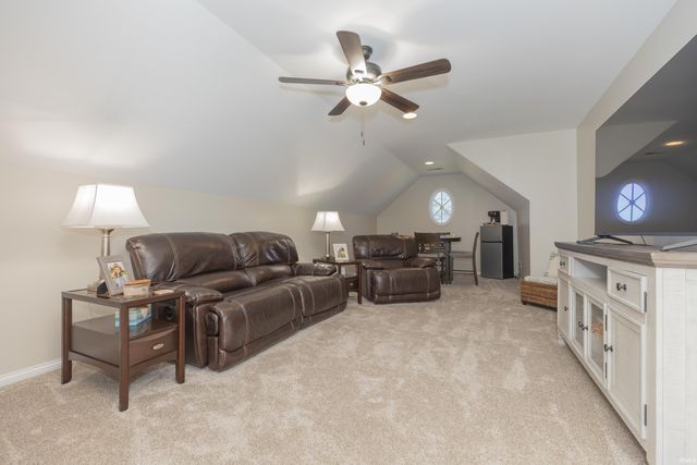 4522 Ivy Glenn Drive, Newburgh, IN 47630