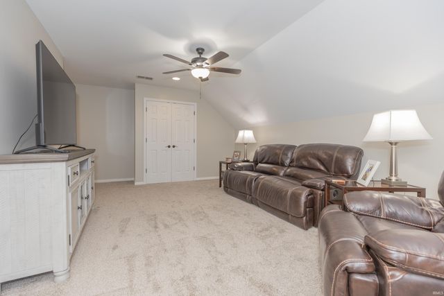 4522 Ivy Glenn Drive, Newburgh, IN 47630