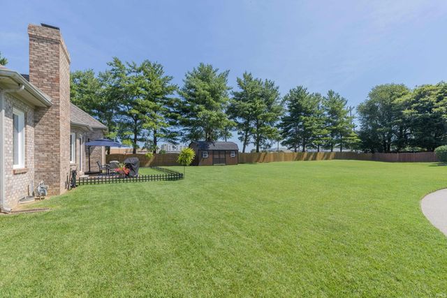 4522 Ivy Glenn Drive, Newburgh, IN 47630