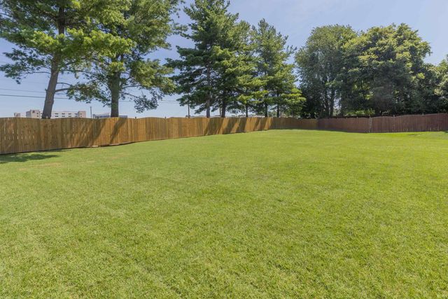 4522 Ivy Glenn Drive, Newburgh, IN 47630