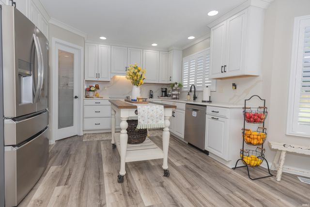 4522 Ivy Glenn Drive, Newburgh, IN 47630