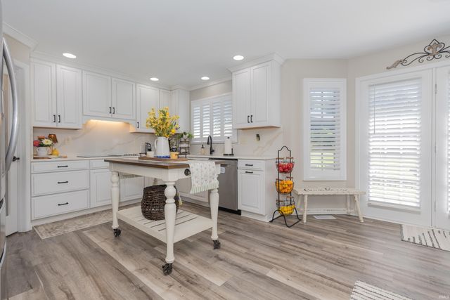 4522 Ivy Glenn Drive, Newburgh, IN 47630
