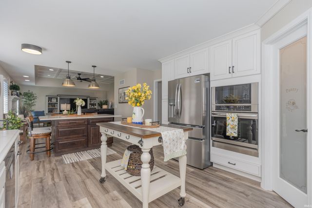 4522 Ivy Glenn Drive, Newburgh, IN 47630