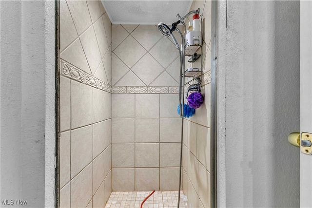 6624 Ronjoy Place, Youngstown, OH 44512