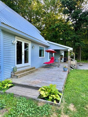 9462 E Colby Road, Crystal Twp, MI 48818