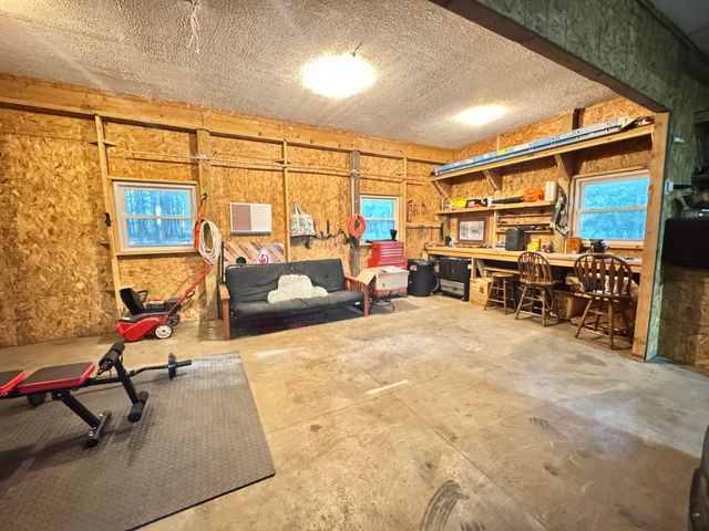 9462 E Colby Road, Crystal Twp, MI 48818
