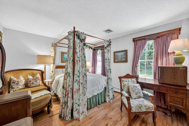 2 Pheasant Run, Granby, CT 06060