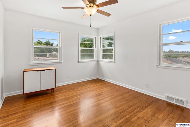 2604 S 50th Street, Omaha, NE 68106