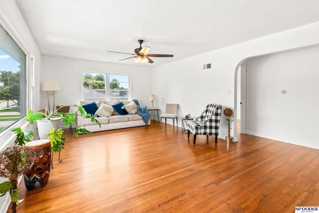 2604 S 50th Street, Omaha, NE 68106