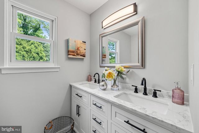 1869 W POINT DR, Cherry Hill, NJ 08003