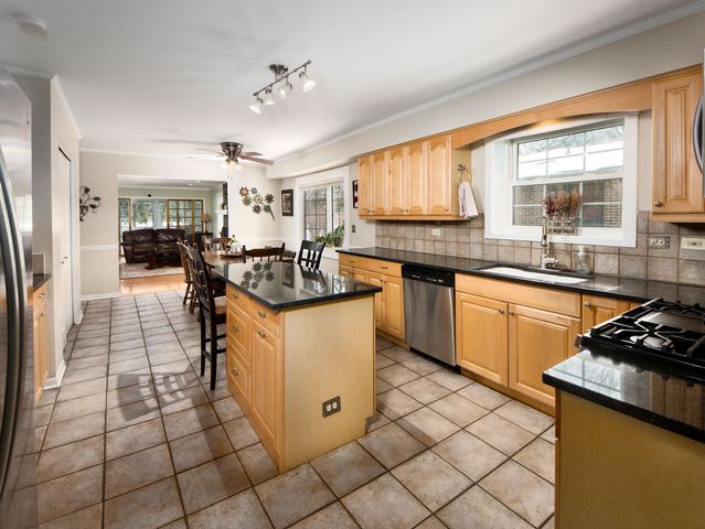 820 N Sanborn Drive, Palatine, IL 60074