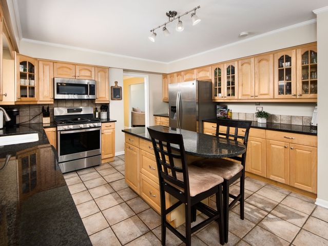 820 N Sanborn Drive, Palatine, IL 60074