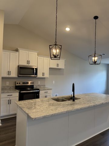 2082 Melanie Dr, Springfield, TN 37172