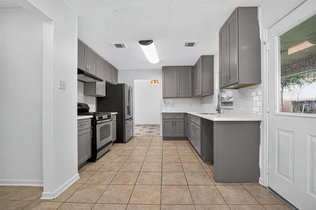 1179 Maclesby Ln, Channelview, TX 77530