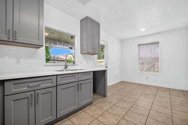1179 Maclesby Ln, Channelview, TX 77530
