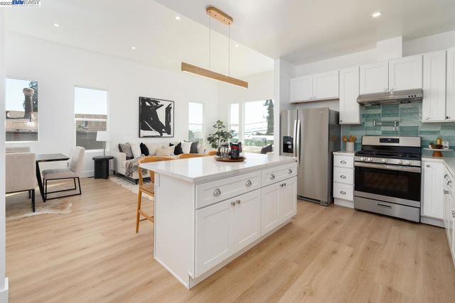 4822 Gordon St, Oakland, CA 94601