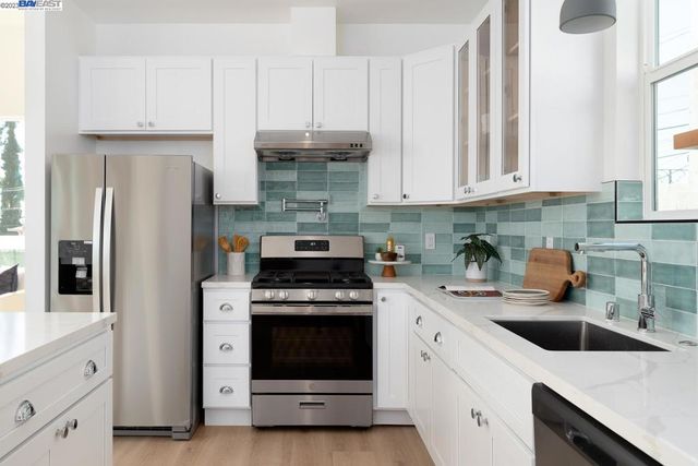 4822 Gordon St, Oakland, CA 94601