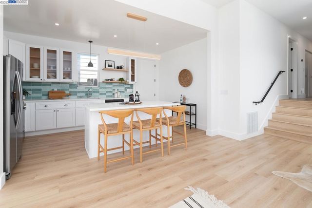 4822 Gordon St, Oakland, CA 94601